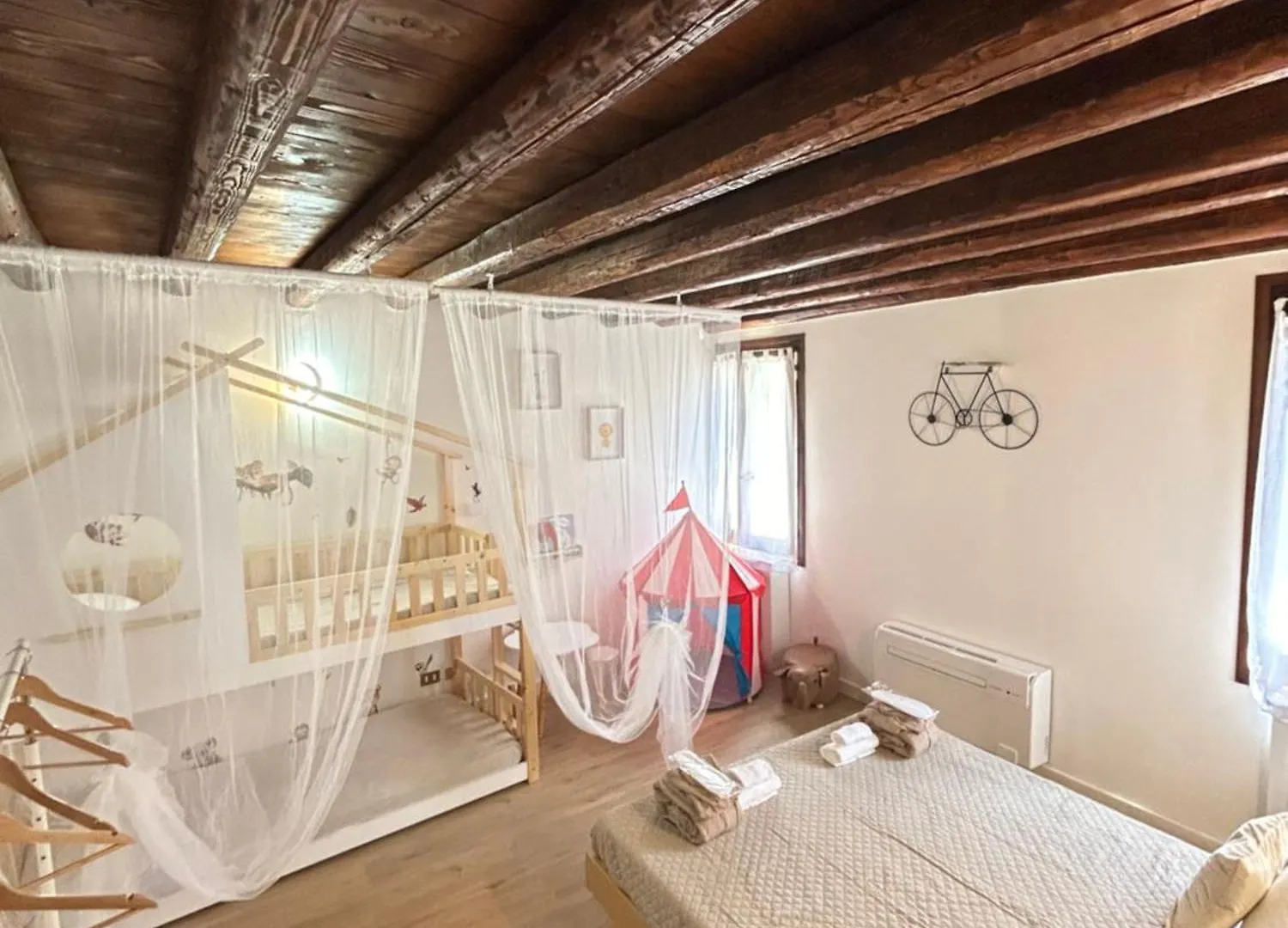 Wood 32 Family -Apartment Rovigo Italia